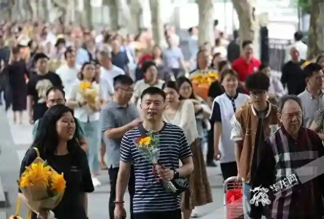 四分半｜陪考的他们 何去何从