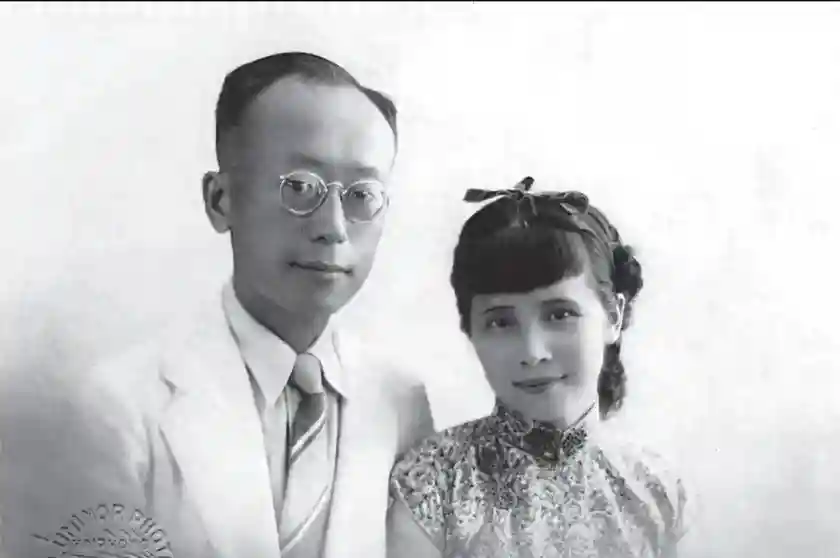1939年王赓的结婚照，他和陆小曼离婚后，娶了美貌的夫人陈剑趣