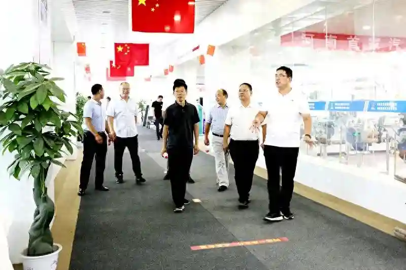 漯河技师学院潘书记、杜院长一行莅临郑州北方参观考察