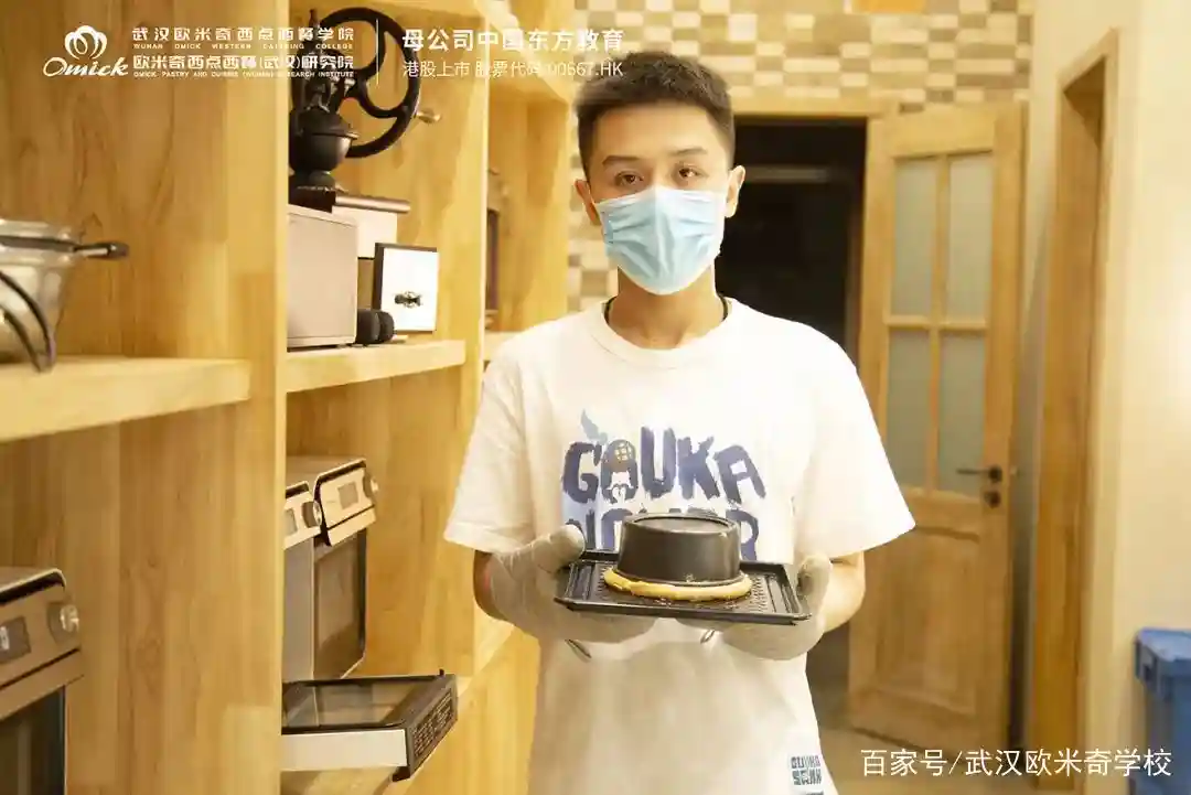 毕业学员丨他，18岁！半年从门店到总部，优秀