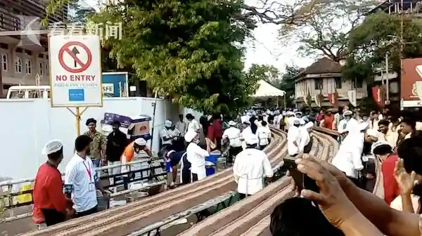 新鲜出炉！印度制作6.5公里“世界最长蛋糕”走1小时才能看完