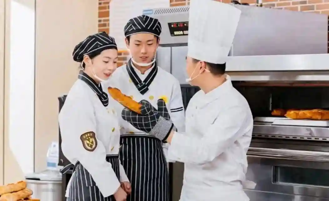 不是所有人都能成为好利来店长！为什么她就可以？