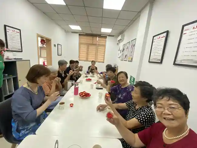 香气扑鼻蛋糕出炉，社区里的烘焙课拉近距离