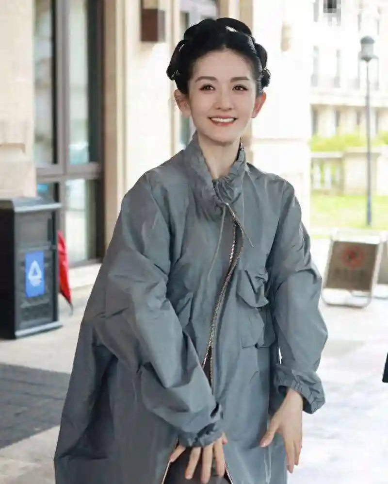 谢娜的逆袭之路：从《快本》到舞台中央的传奇