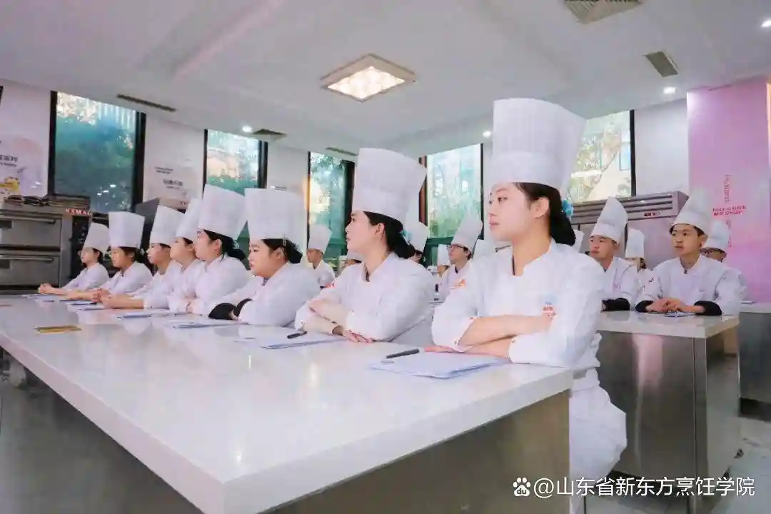 好利来企业走进山东新东方开展专场招聘与模拟面试活动