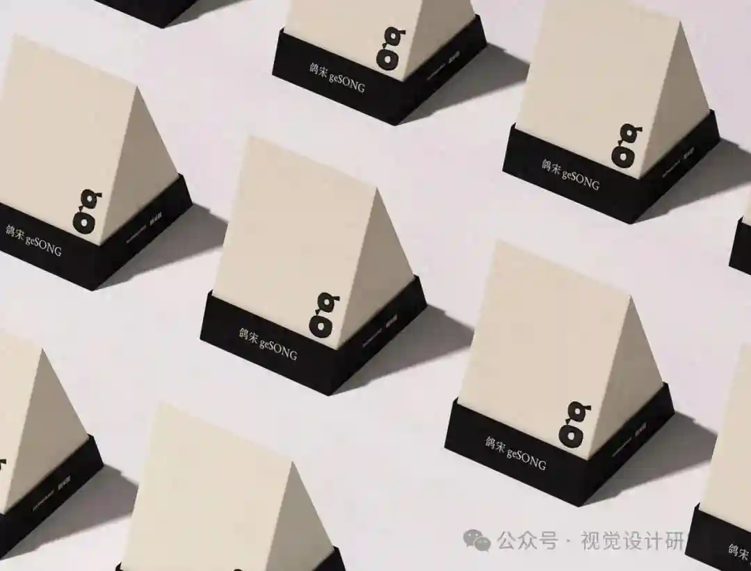 极简设计遇到字母，包装更大气