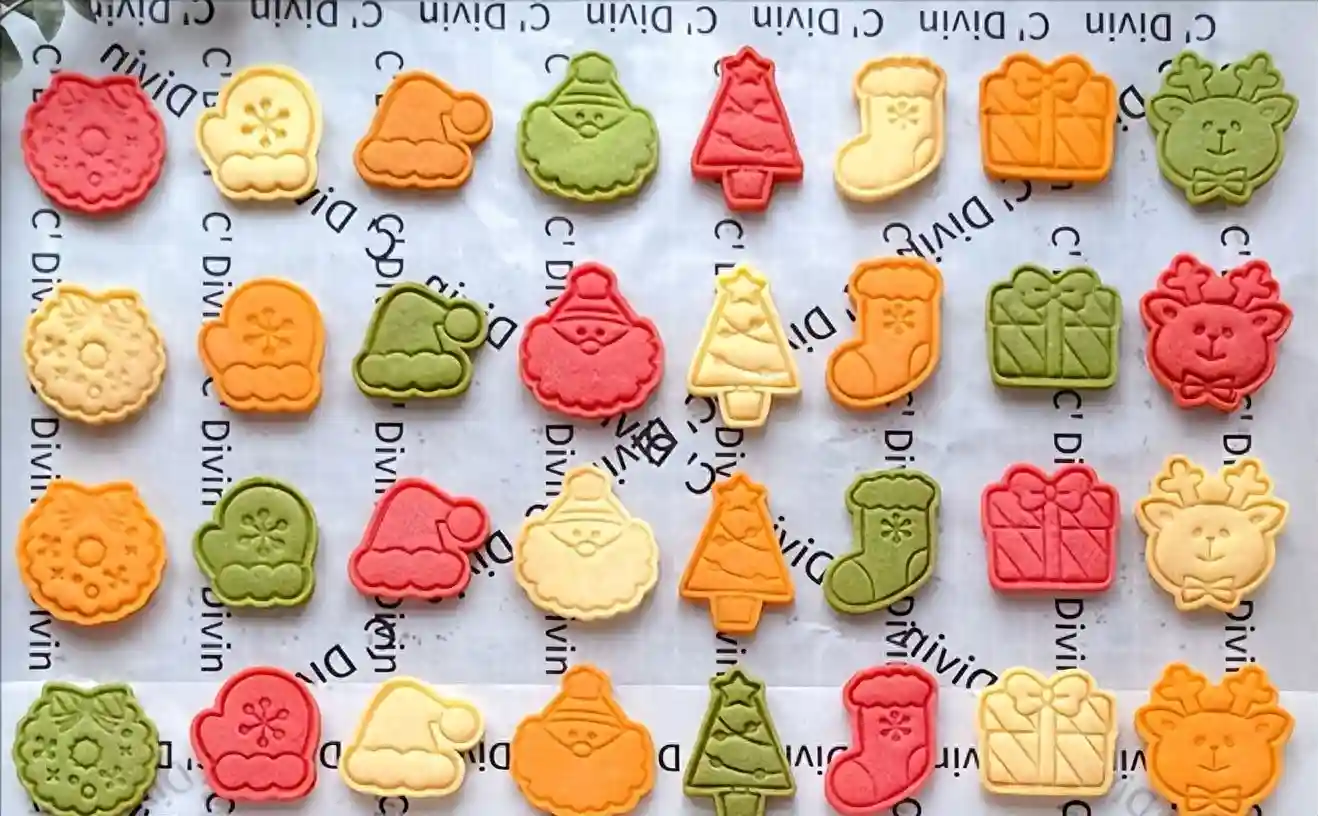 圣诞礼物准备好了吗？自己动手做一份超可爱的圣诞曲奇小饼干吧
