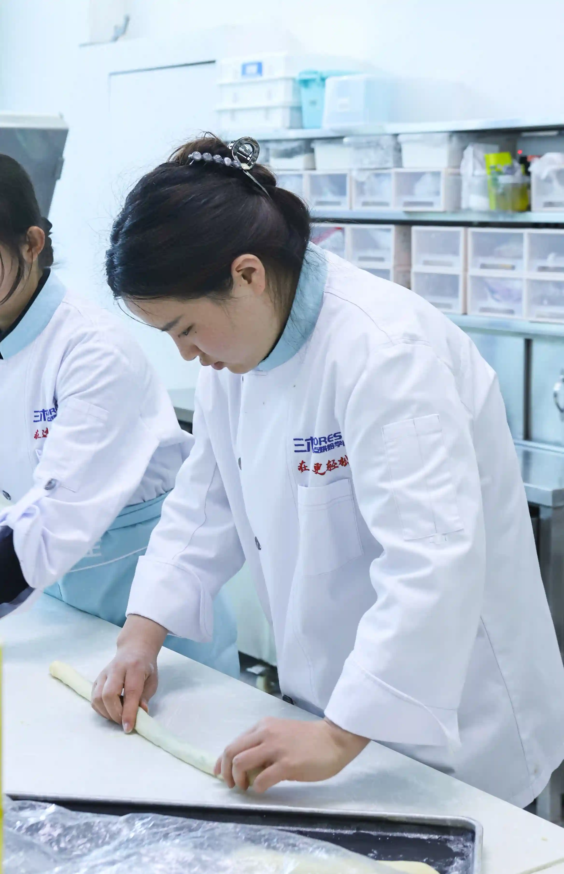 女生学烘焙：一段甜蜜的职业旅程/昆明三木佳烘焙值得的烘焙学校
