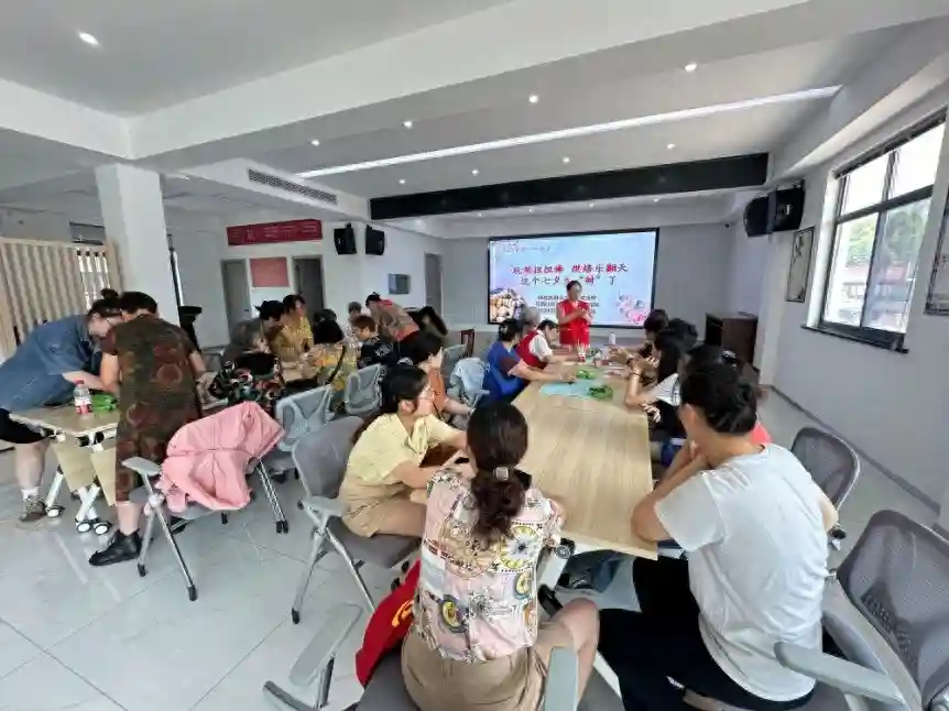 玩转扭扭棒 烘焙乐翻天｜这里的“七夕”有点“甜”