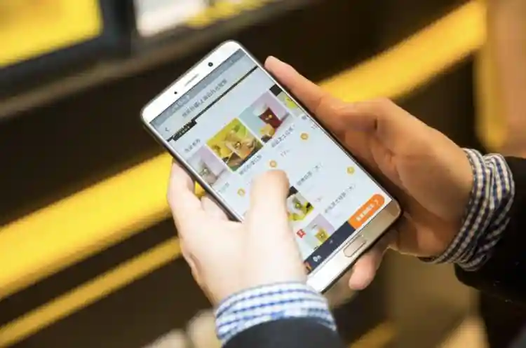 首家无人奶茶店落地上海！机器人代替服务员，手机点单全自助