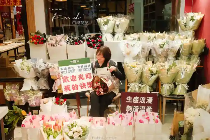 日常营业破四万，店开遍了下沙校园！这位女大学生以热爱走花路