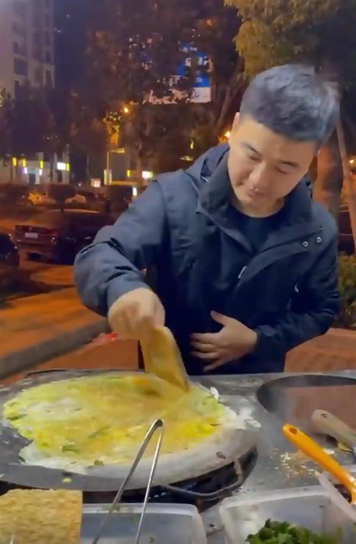 煎饼果子爆火背后：一份成本最低不到2元，有培训班号称“一周速成”