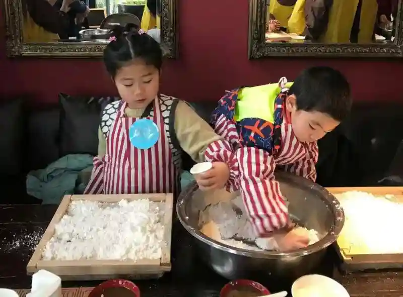 开心农场有了新玩法，“透明工坊”让游客深度体验乡村味