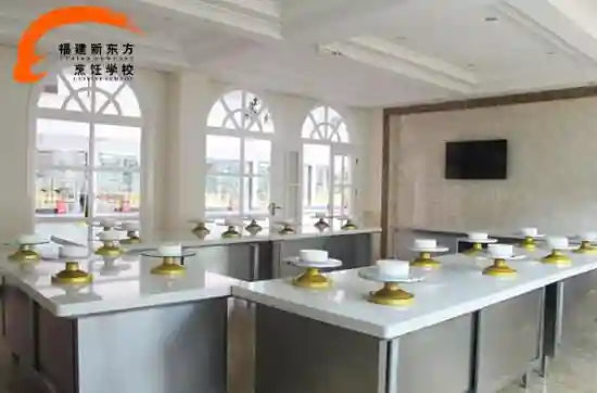 来福建新东方上“西点大学”有哪些优势？