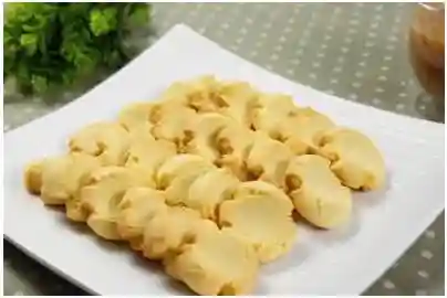 过了520依旧甜宠 香酥玛格丽特饼干上的花瓣 是爱的暗号