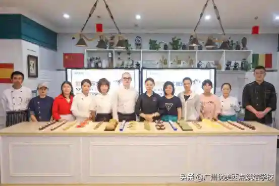 想学做蛋糕去哪里？怎么选烘焙老师？哪个西点老师好？