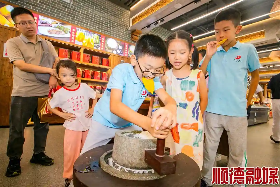 玉洁冰晶、甜酸爽韧……品岭南第一糕，寻儿时好味道