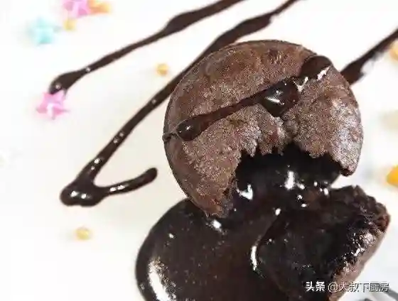 大叔家的烘培系列：熔岩蛋糕，简单易做，甜蜜软糯，家人喜欢
