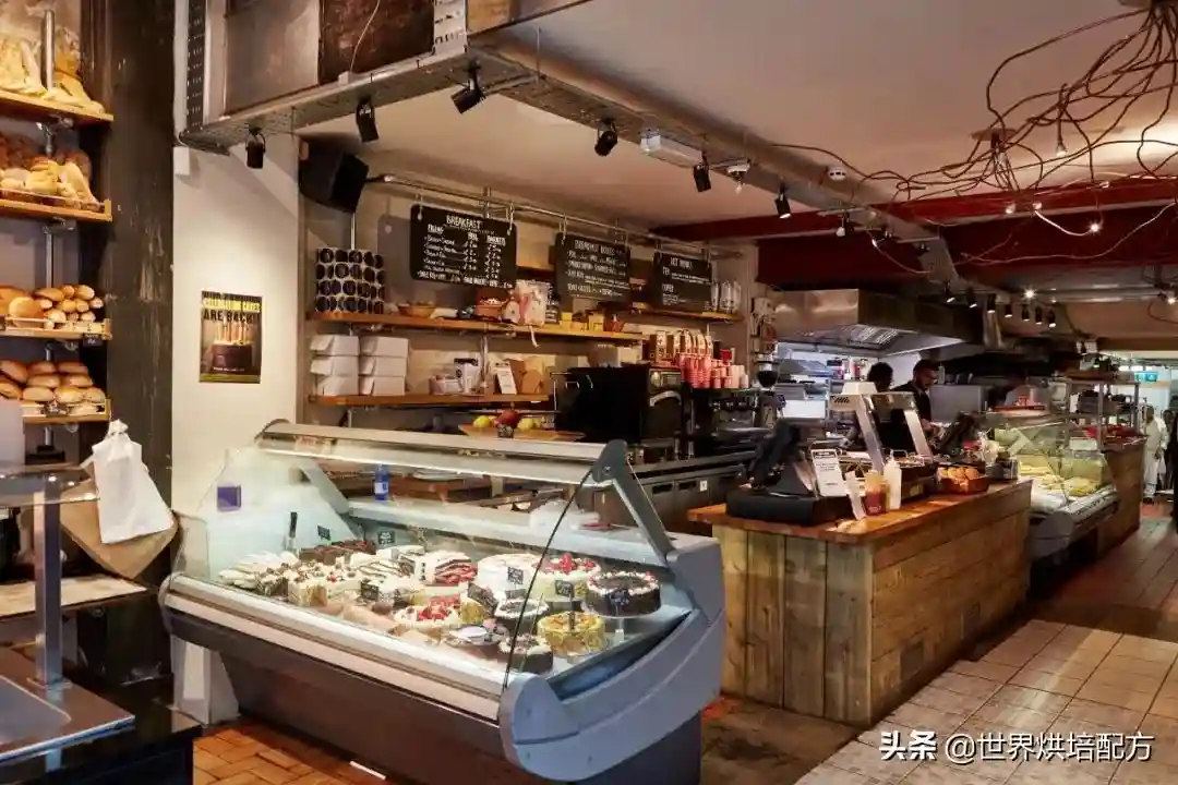 全世界的面包师傅都很辛苦，凌晨三点半，你在床上，我在店里
