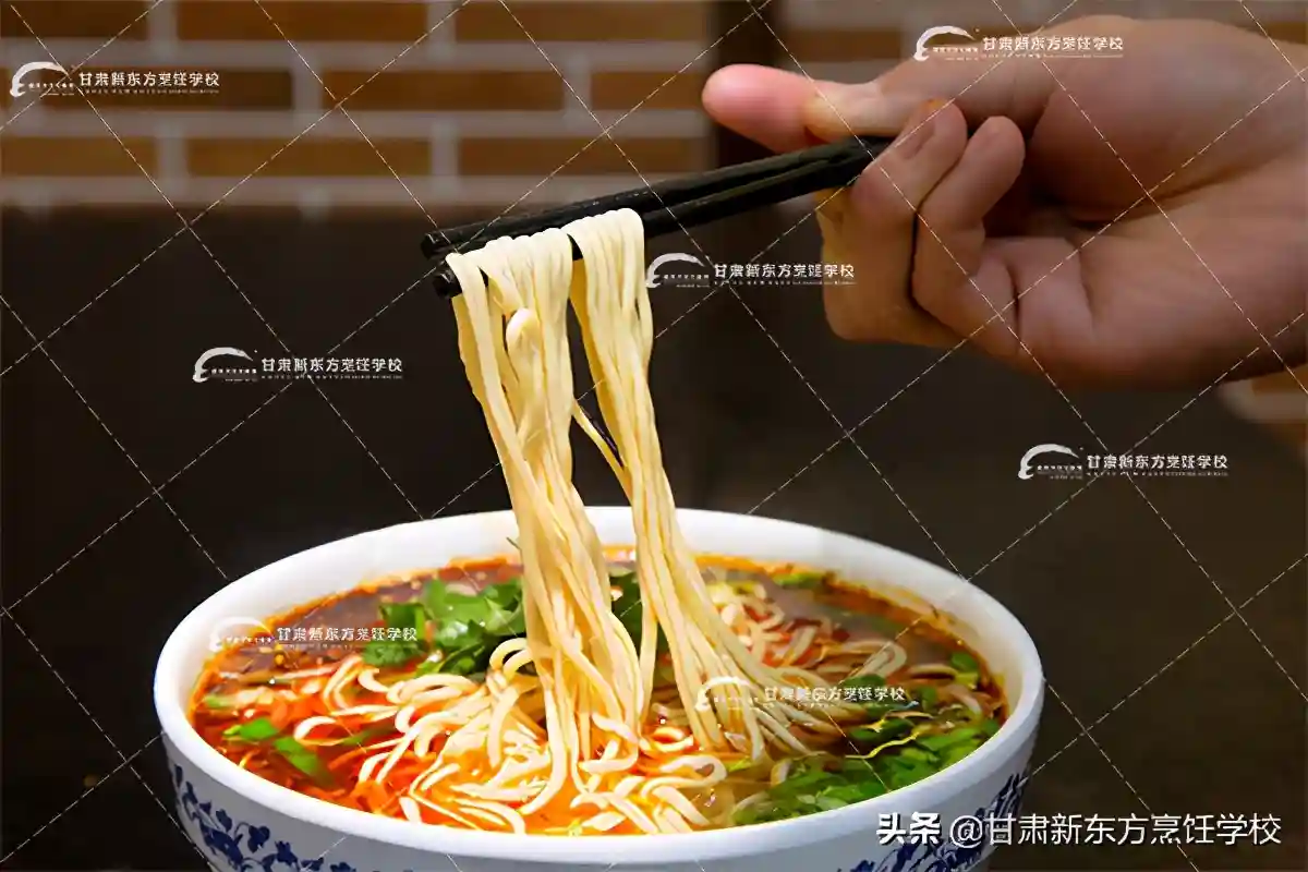 学兰州牛肉面去哪好？学兰州牛肉面就来甘肃新东方烹饪学校？
