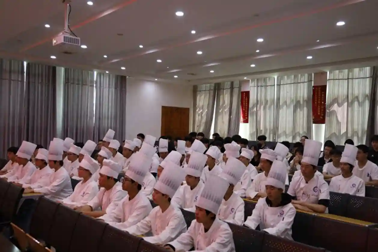 崇阳职校又与两家知名企业签约合作办学