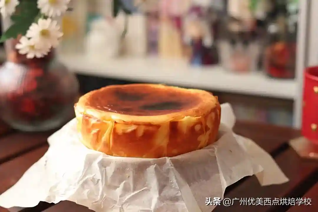 非常火的巴斯克芝士蛋糕做法