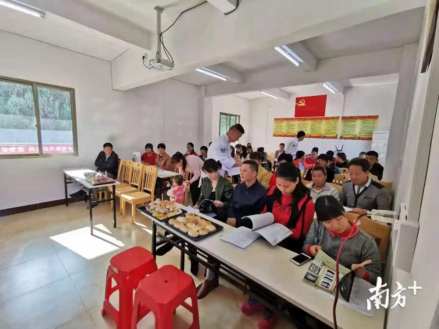 蛋糕“飘香”乡村振兴路！梅州梅县梅西镇举办烘焙培训，挖掘农村发展新动力