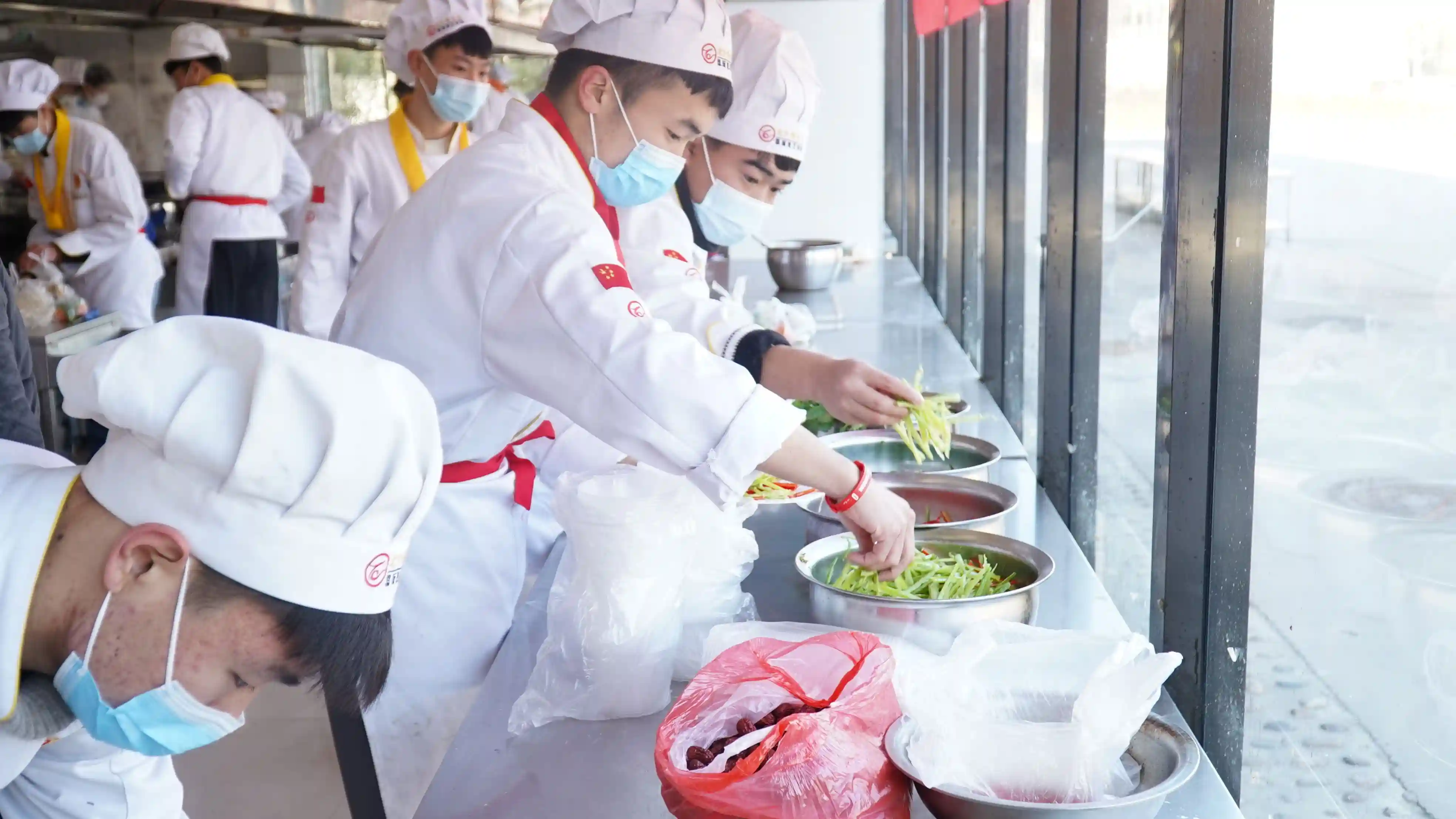三荒天饿不死手艺人趁年轻学个能赚钱的手艺