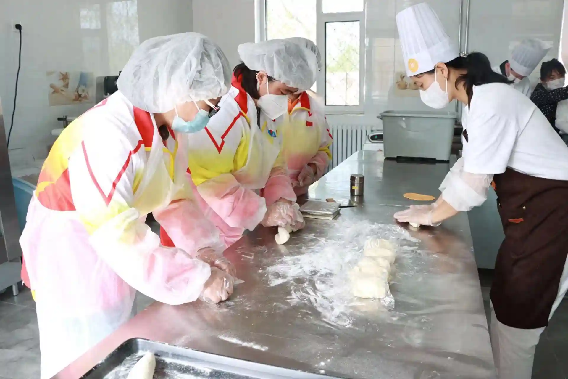 延庆烘焙送进大使馆，残疾人糕点师获点赞
