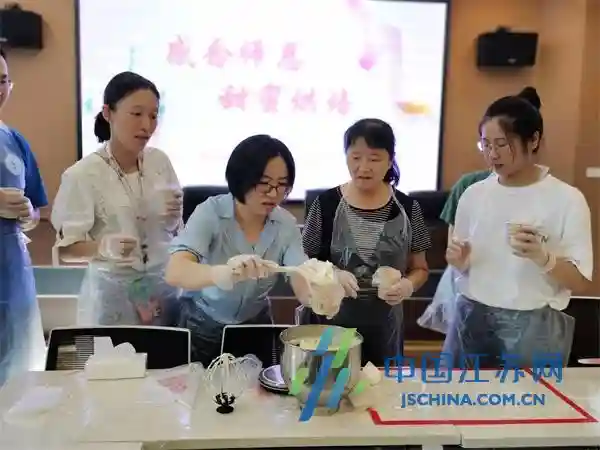 南通三角桥社区：感念师恩，甜蜜烘焙