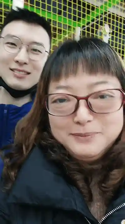 “孩子，你长得特别像我牺牲的儿子！”