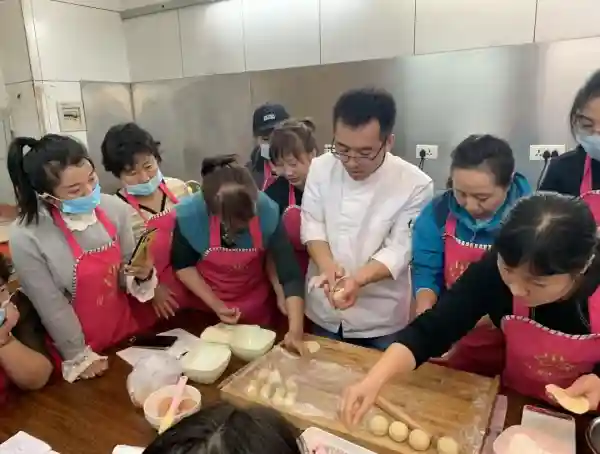 绿园区妇联举办“吉林大姐”第一期中西式面点技能培训班