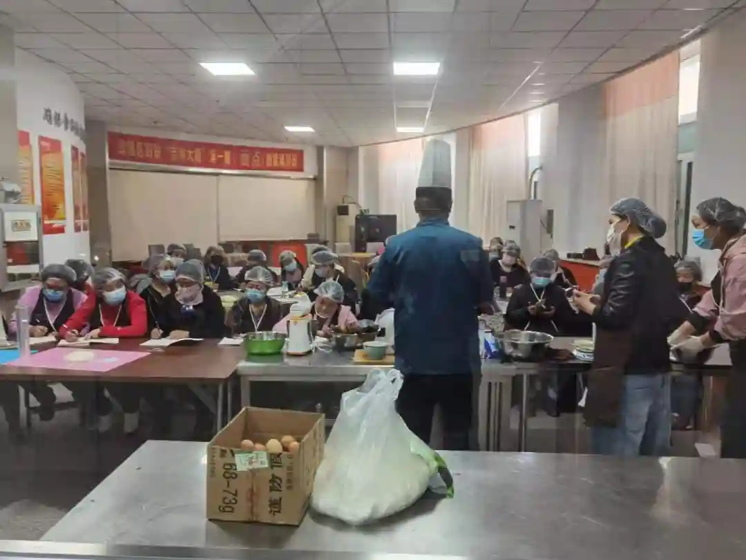 长春市绿园区妇联举办“吉林大姐”中西式面点技能培训班