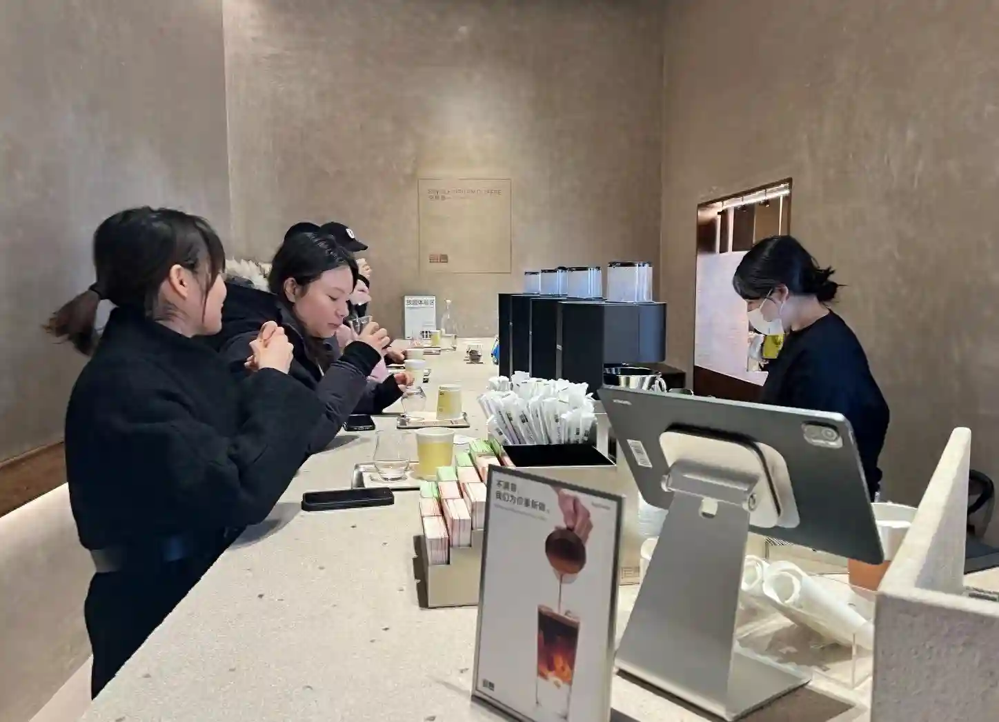 中国新市面|采访札记：闻香而动，一杯咖啡里的经济